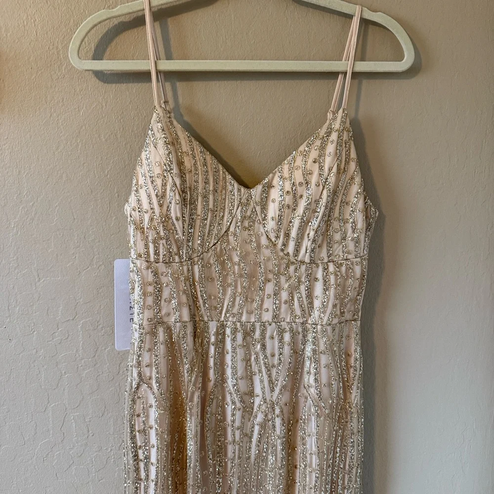 Azazie Women’s Missord Zip back godet hem Glittery Gold/Nude Long Dress Medium - Picture 4 of 17